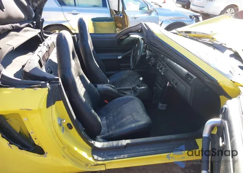 2003 Toyota Mr2 Spyder z USA, uszkodzony, nr VIN JTDFR320530053943